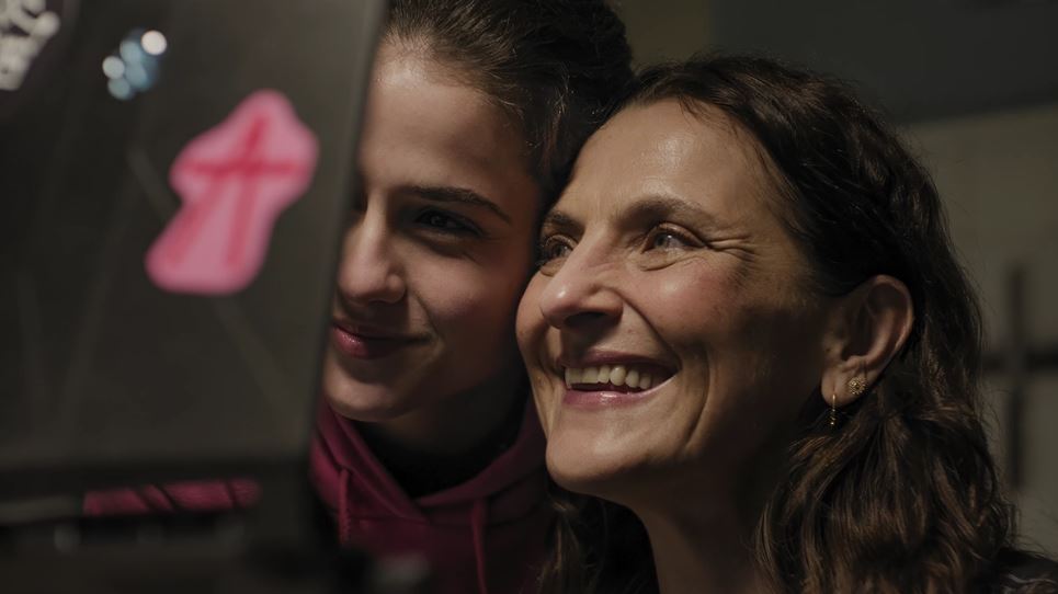 Antonia Zegers, Elvira Lara